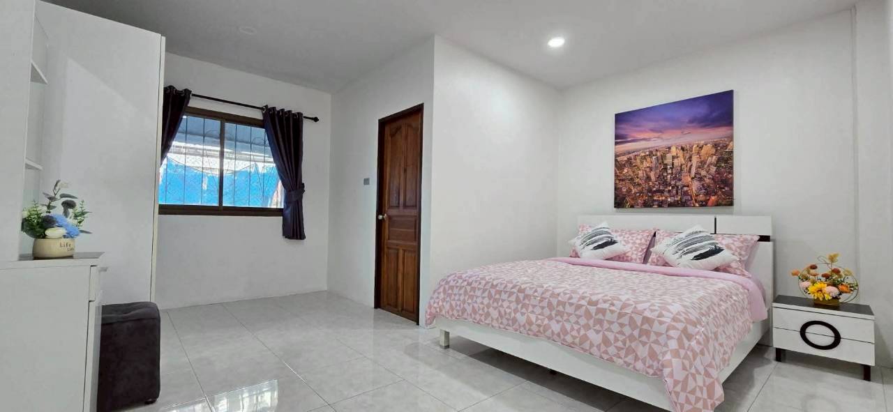 LINE_ALBUM_172026 _1_260701_9 Good Location Townhouse 4 Bed, 5 Bath 18 SQW. @ Pratamnak Hill Soi 5