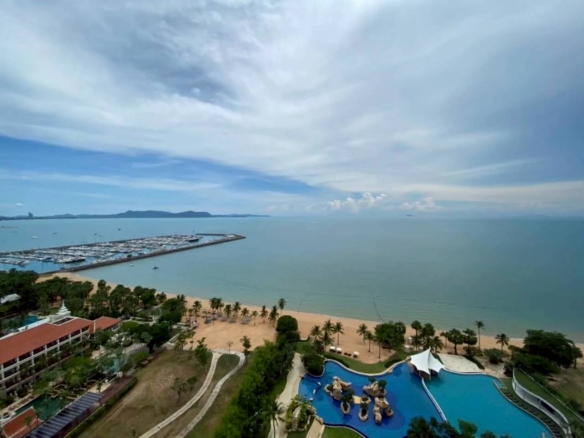 Big Condo 2 Bed, 2 Bath 82 SQM. @ Mövenpick White Sand Beach