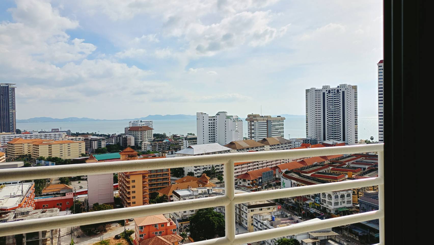 Convenient Access Studio 43 SQM. @ View Talay 2A