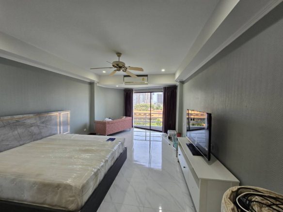 Serene Studio 45 SQM.@ View Talay 2B