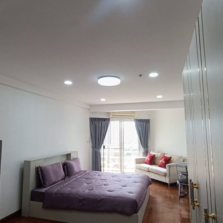  Vibrant Studio 33 SQM.@ Rimhat Condo