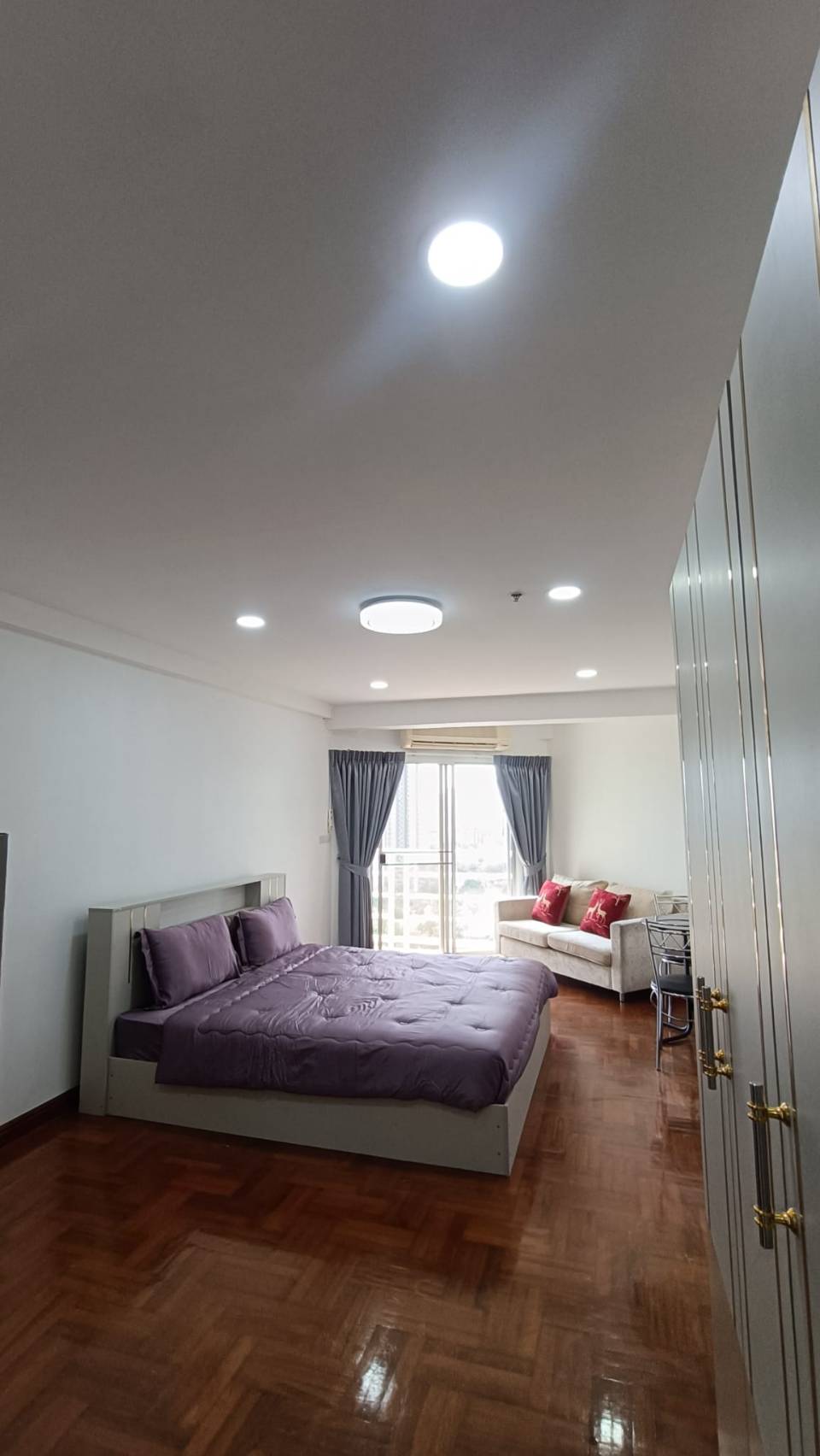  Vibrant Studio 33 SQM.@ Rimhat Condo