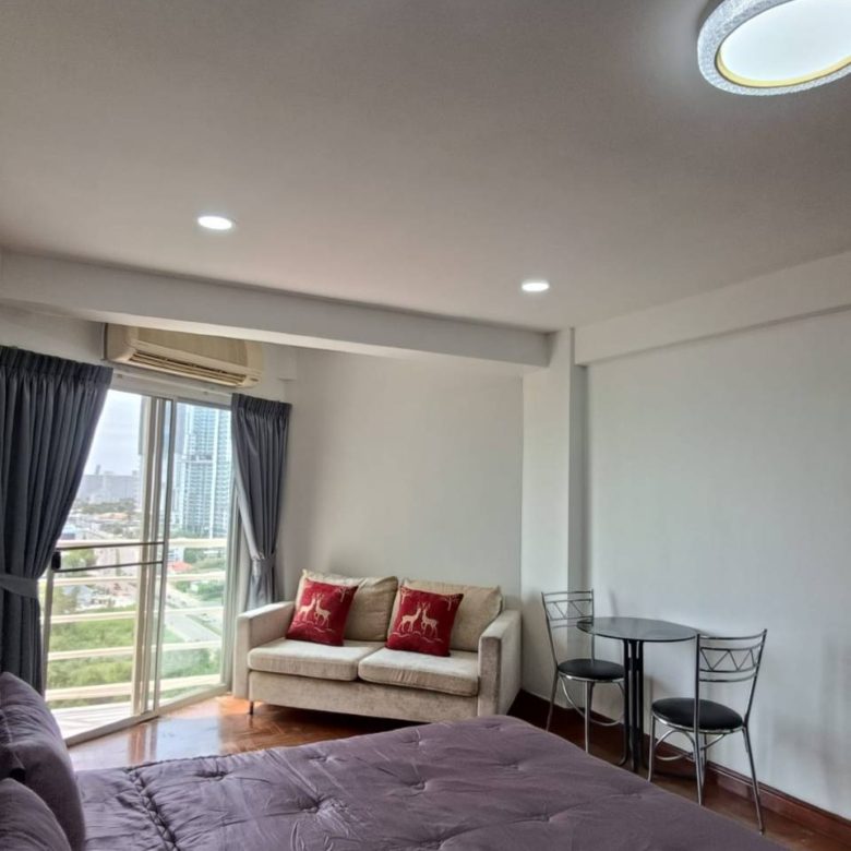  Vibrant Studio 33 SQM.@ Rimhat Condo