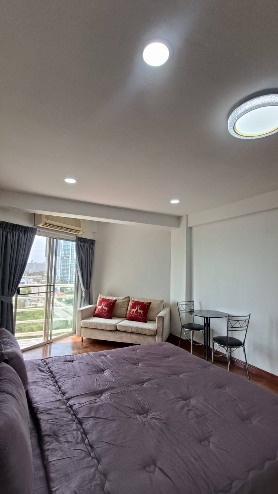  Vibrant Studio 33 SQM.@ Rimhat Condo