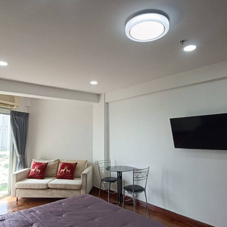  Vibrant Studio 33 SQM.@ Rimhat Condo