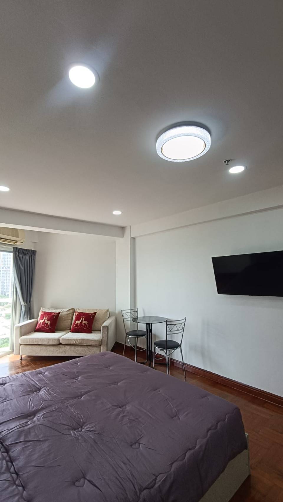  Vibrant Studio 33 SQM.@ Rimhat Condo