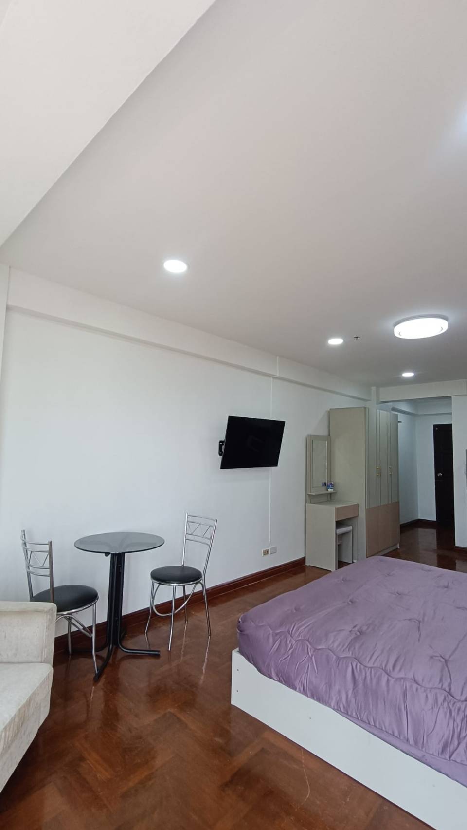  Vibrant Studio 33 SQM.@ Rimhat Condo