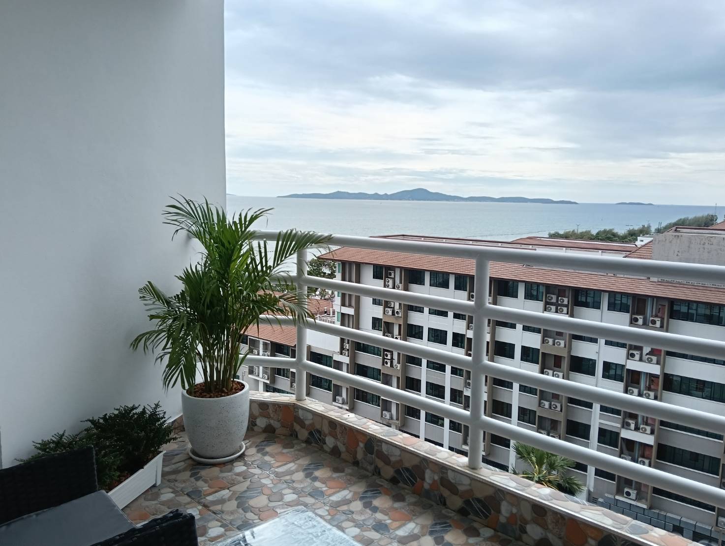 Newly Renovated Condo Studio 48 SQM. @ View Talay 7