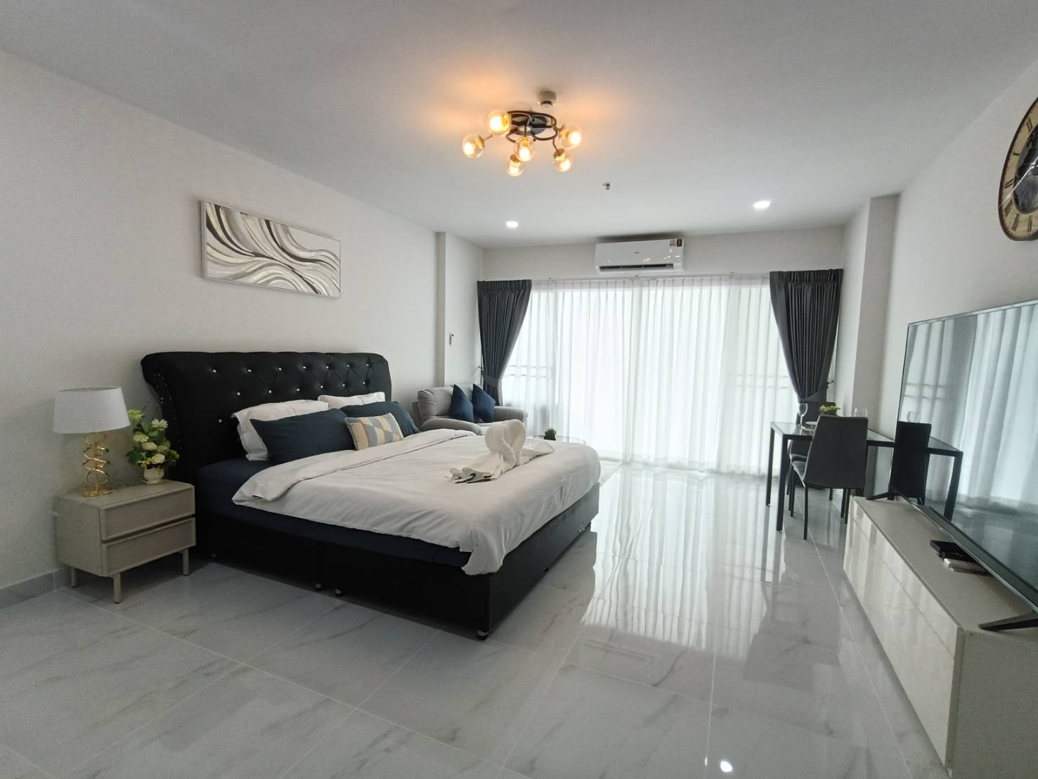 Newly Renovated Condo Studio 48 SQM. @ View Talay 7