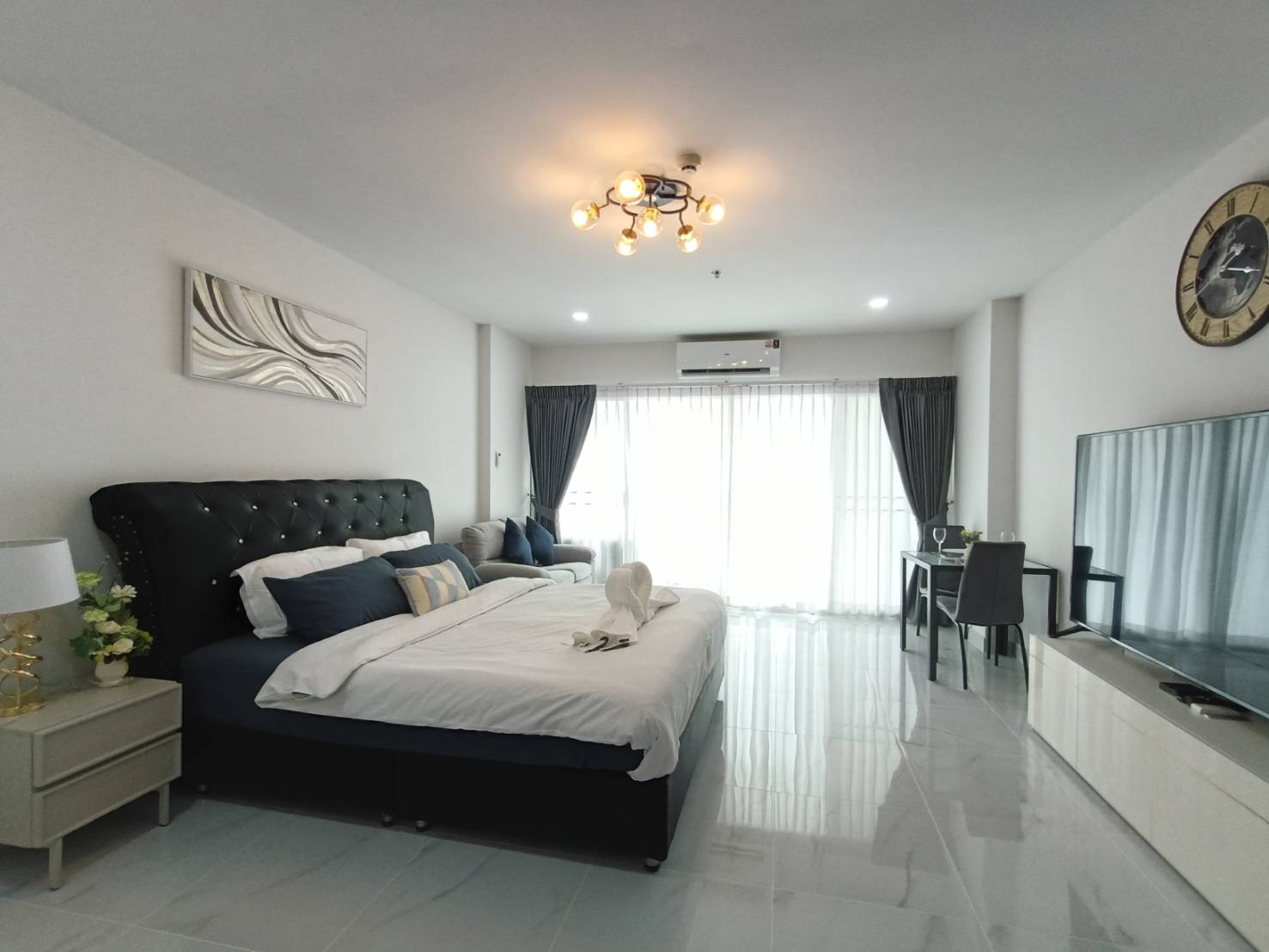 Newly Renovated Condo Studio 48 SQM. @ View Talay 7