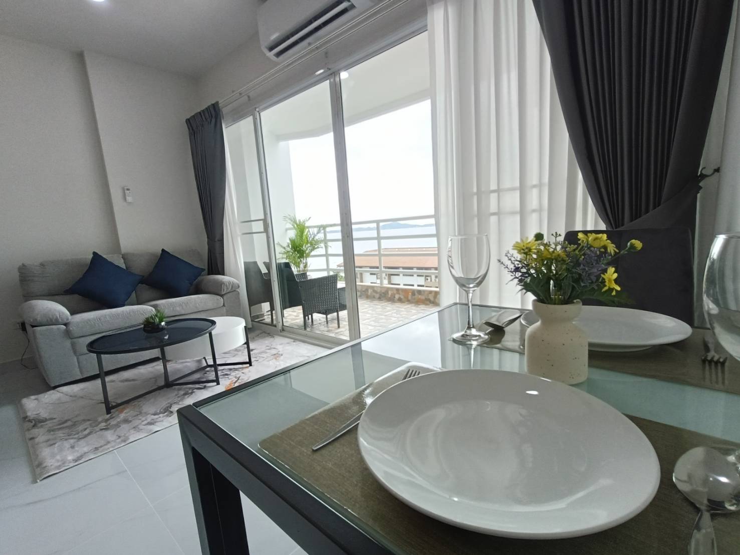 Newly Renovated Condo Studio 48 SQM. @ View Talay 7