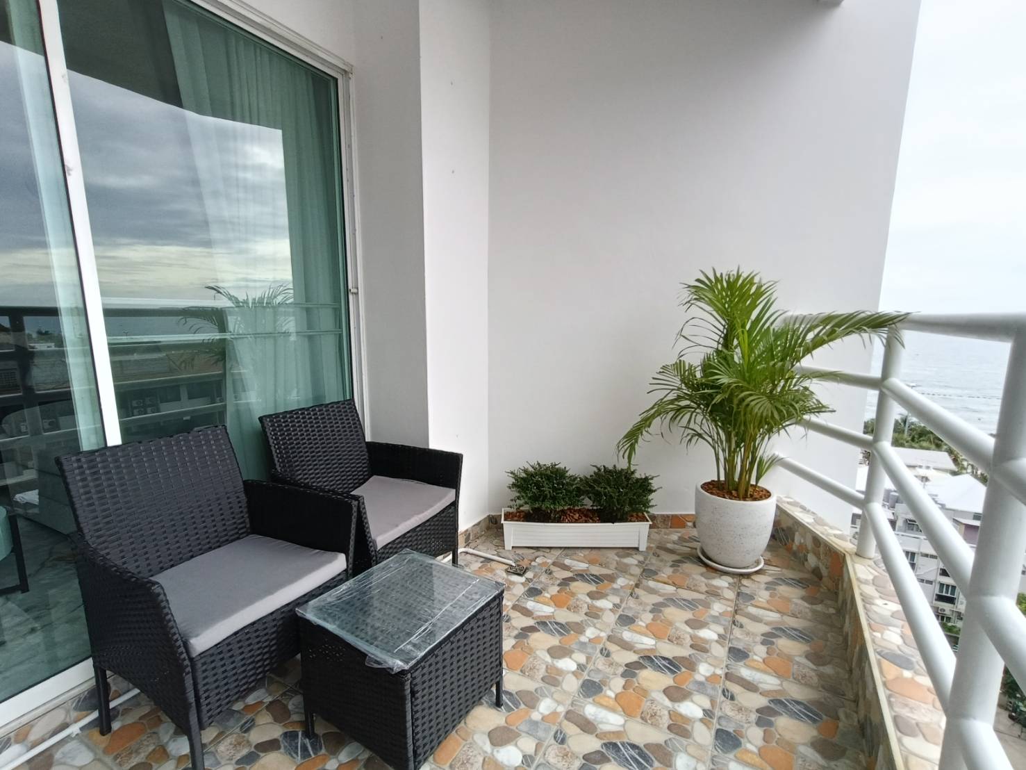 Newly Renovated Condo Studio 48 SQM. @ View Talay 7