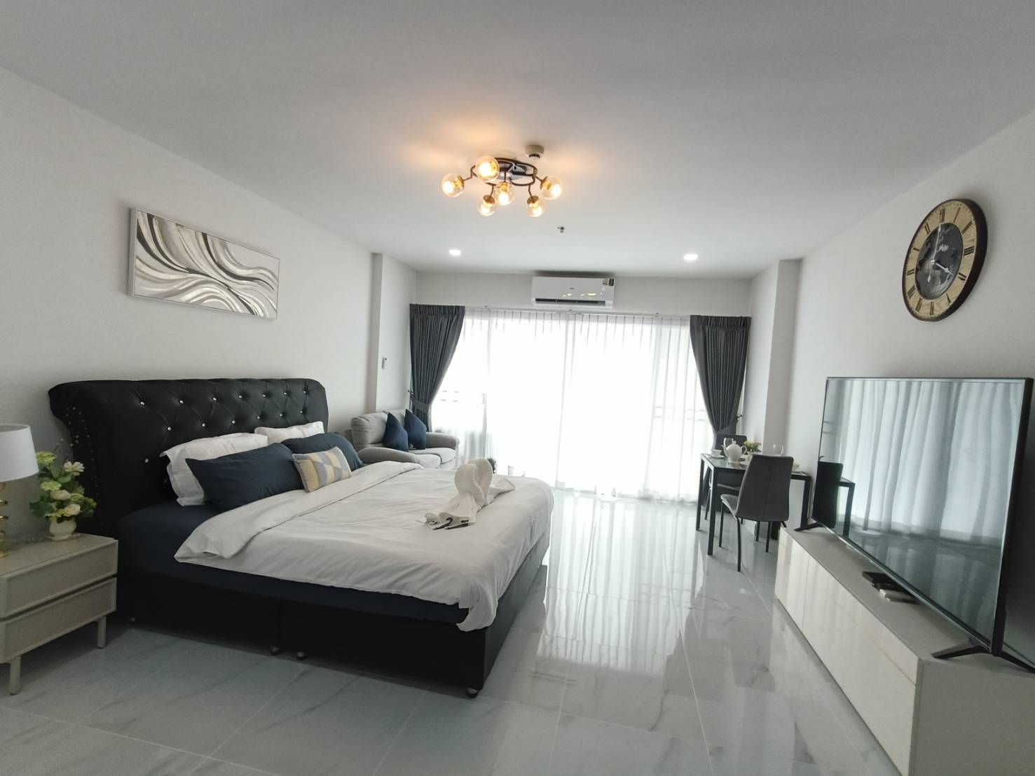 Newly Renovated Condo Studio 48 SQM. @ View Talay 7