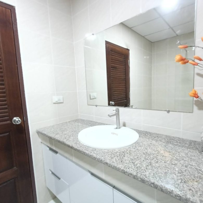 Newly Renovated Condo Studio 48 SQM. @ View Talay 7