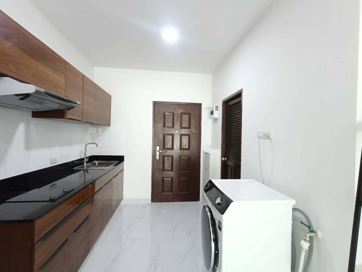 Newly Renovated Condo Studio 48 SQM. @ View Talay 7