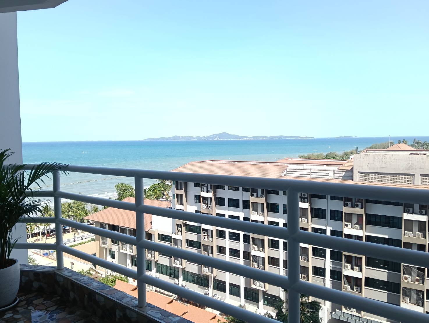 Newly Renovated Condo Studio 48 SQM. @ View Talay 7