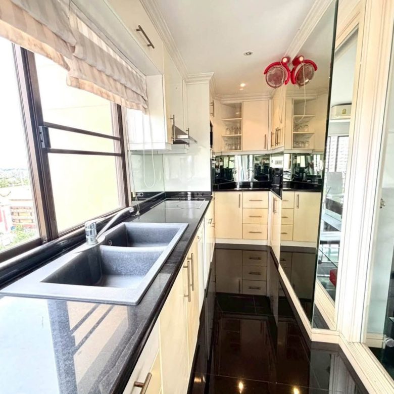 Peaceful Environment Condo 2 Bed, 2 Bath 115.41 SQM. @ View Talay 2B
