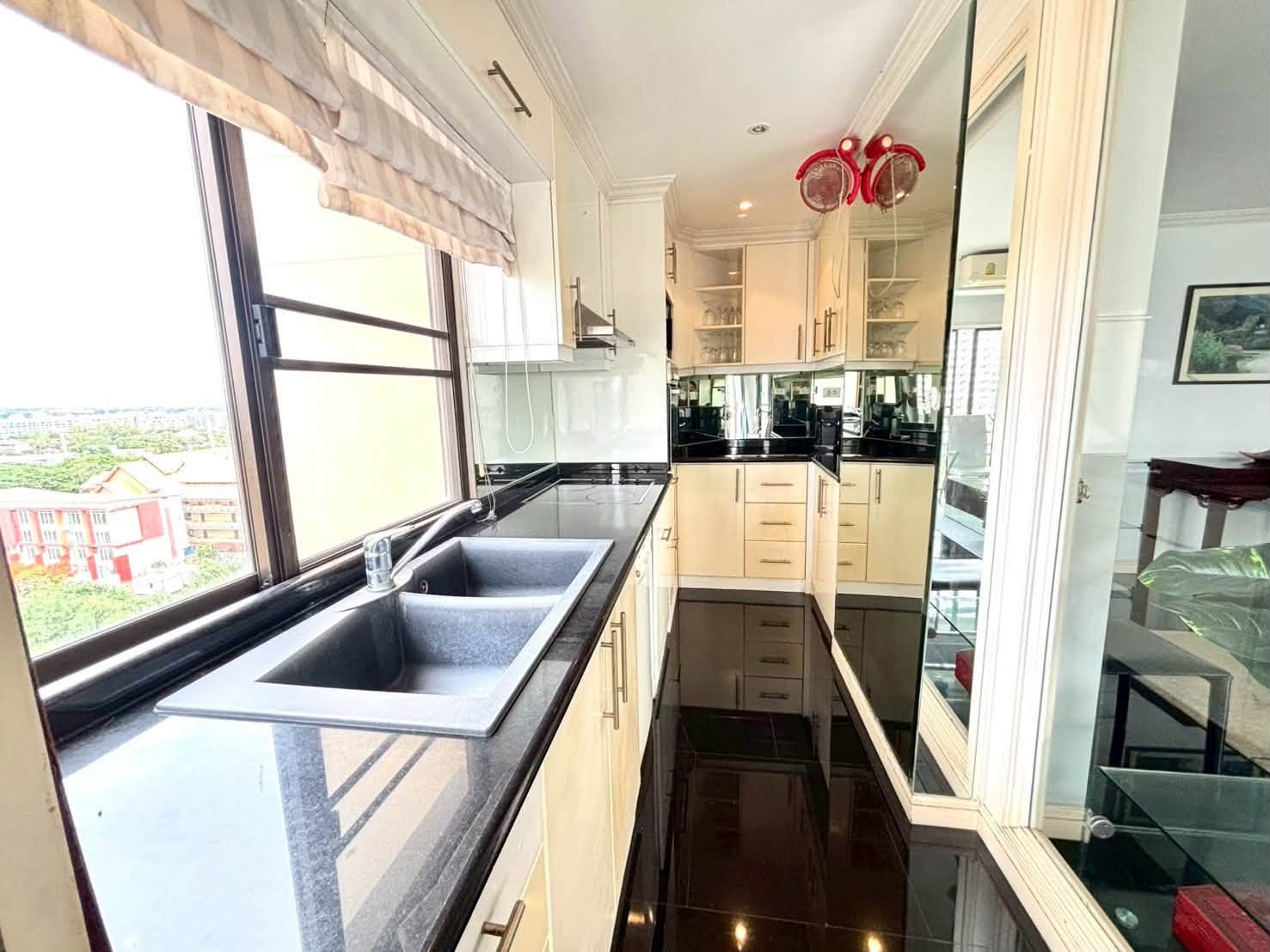 Peaceful Environment Condo 2 Bed, 2 Bath 115.41 SQM. @ View Talay 2B