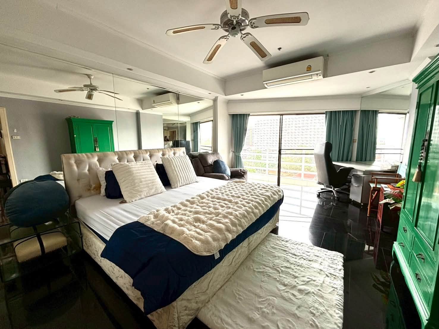 Peaceful Environment Condo 2 Bed, 2 Bath 115.41 SQM. @ View Talay 2B