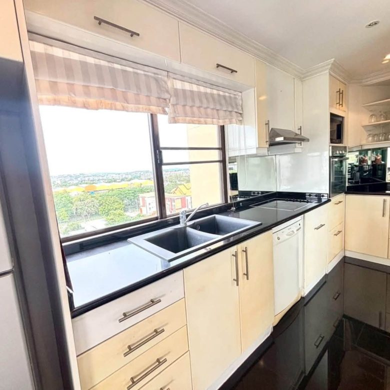 Peaceful Environment Condo 2 Bed, 2 Bath 115.41 SQM. @ View Talay 2B