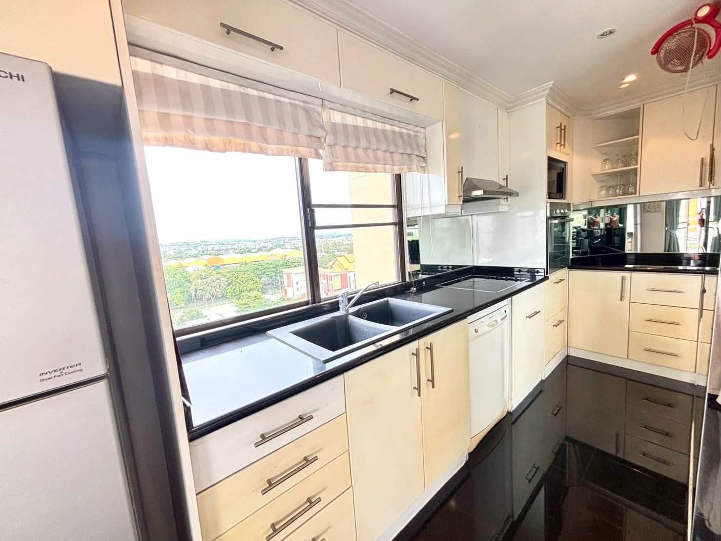 Peaceful Environment Condo 2 Bed, 2 Bath 115.41 SQM. @ View Talay 2B