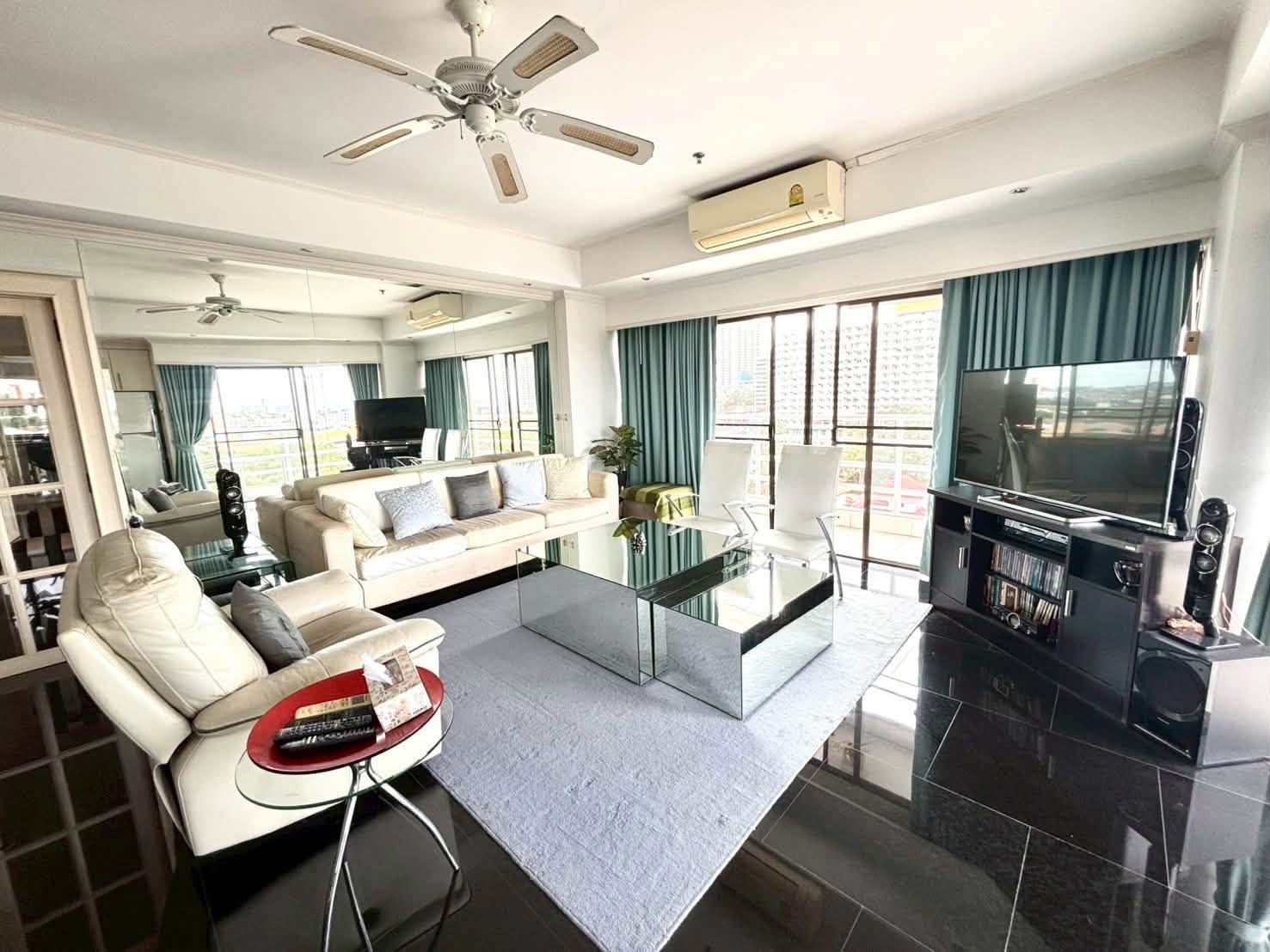 Peaceful Environment Condo 2 Bed, 2 Bath 115.41 SQM. @ View Talay 2B