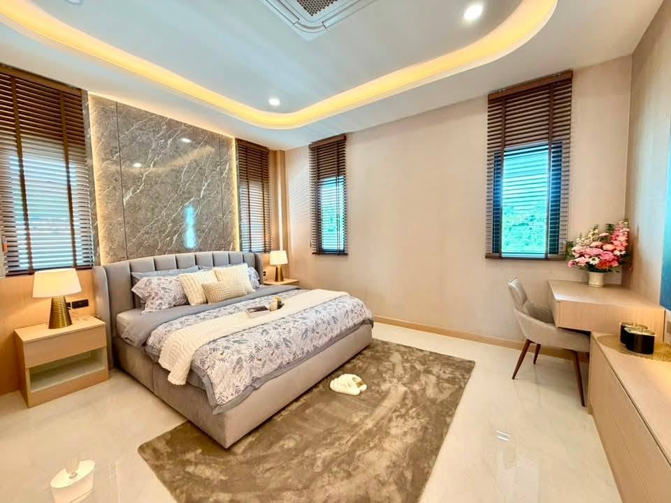 Stunning Pool Villa 4 Bed, 5 Bath 112 SQW. @ Huai Yai