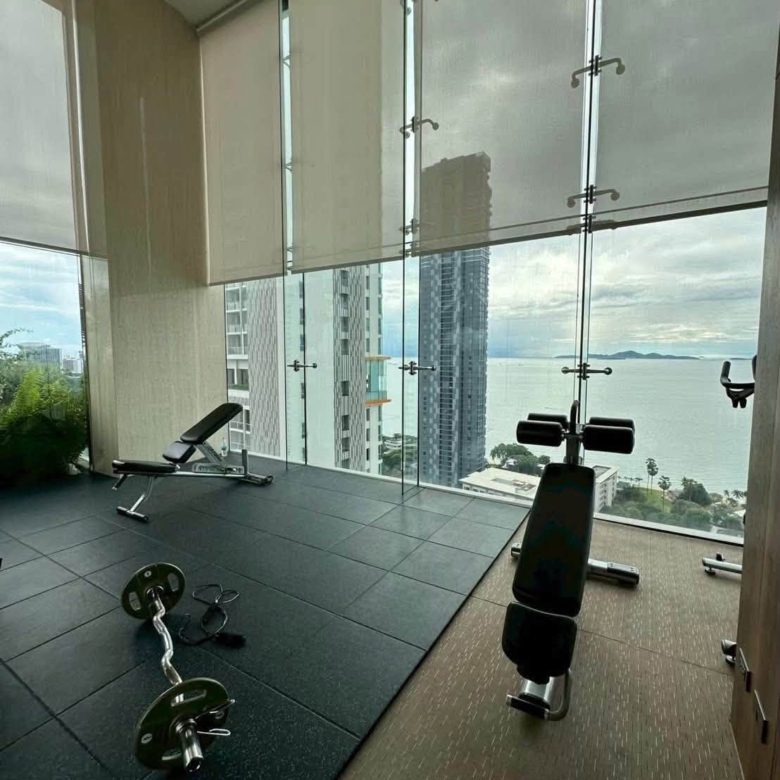 Convenient Transportation Condo 1 Bed, 1 Bath 36 SQM. @ The Riviera Wongamat Beach