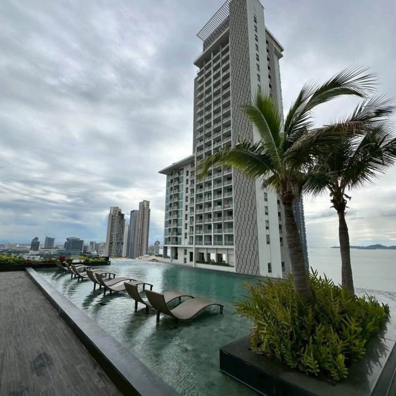 Convenient Transportation Condo 1 Bed, 1 Bath 36 SQM. @ The Riviera Wongamat Beach