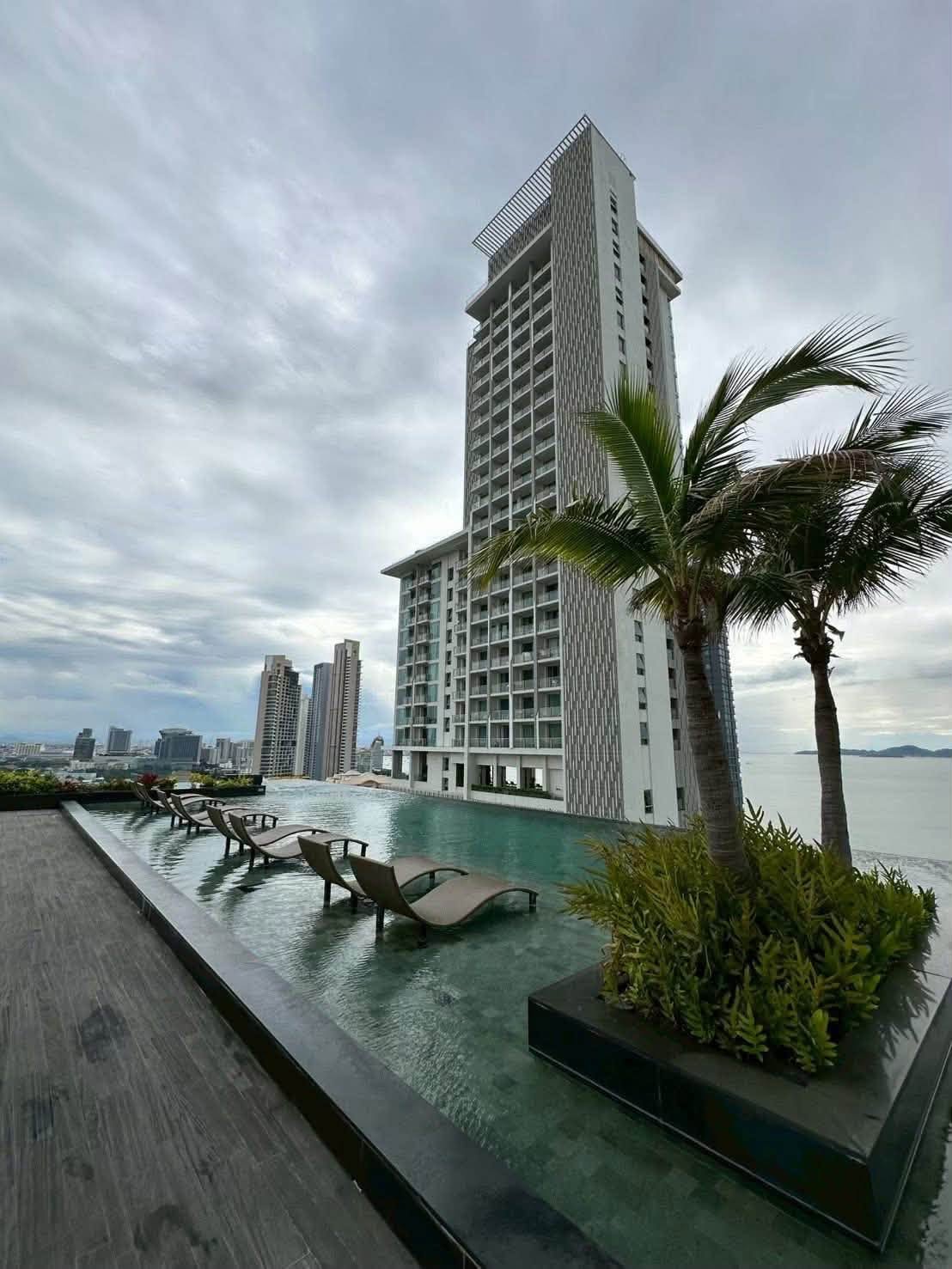 Convenient Transportation Condo 1 Bed, 1 Bath 36 SQM. @ The Riviera Wongamat Beach
