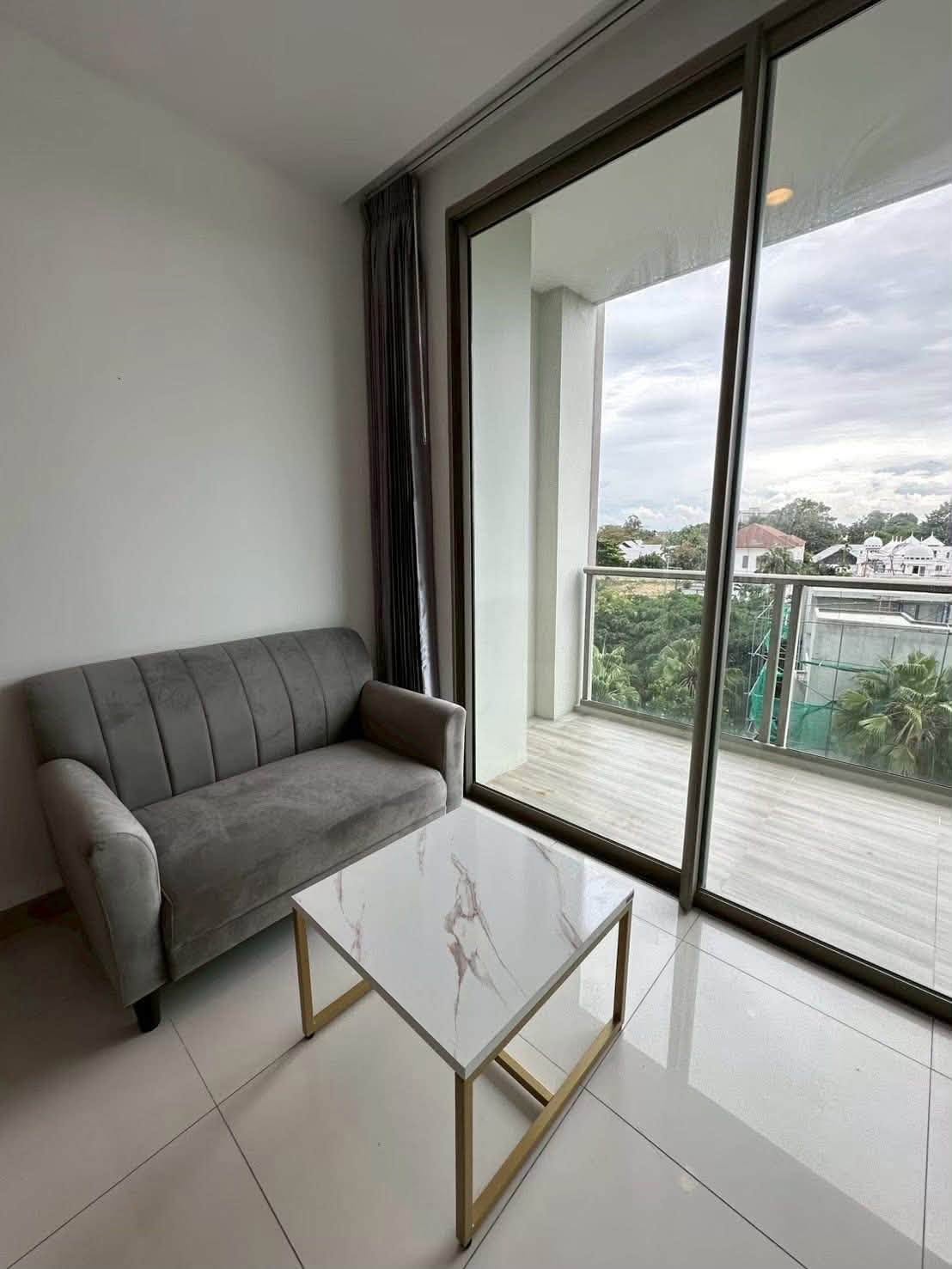Convenient Transportation Condo 1 Bed, 1 Bath 36 SQM. @ The Riviera Wongamat Beach
