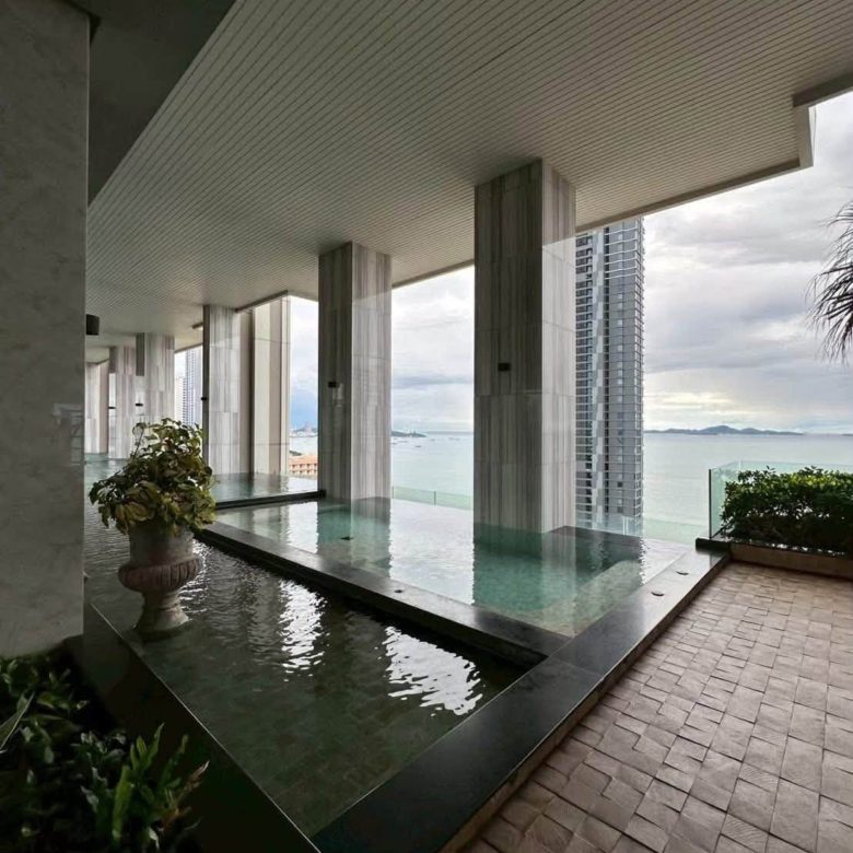 Convenient Transportation Condo 1 Bed, 1 Bath 36 SQM. @ The Riviera Wongamat Beach