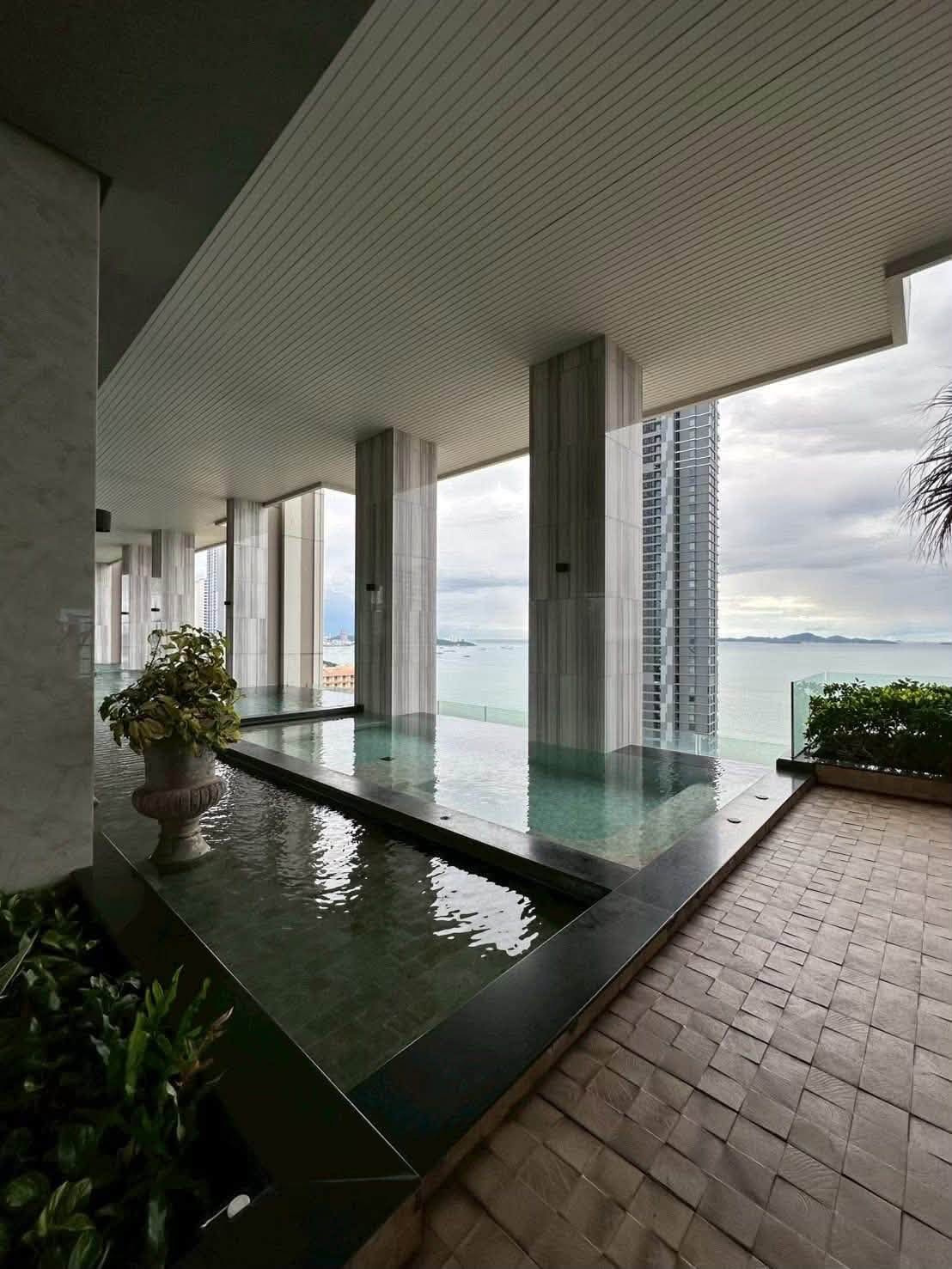 Convenient Transportation Condo 1 Bed, 1 Bath 36 SQM. @ The Riviera Wongamat Beach