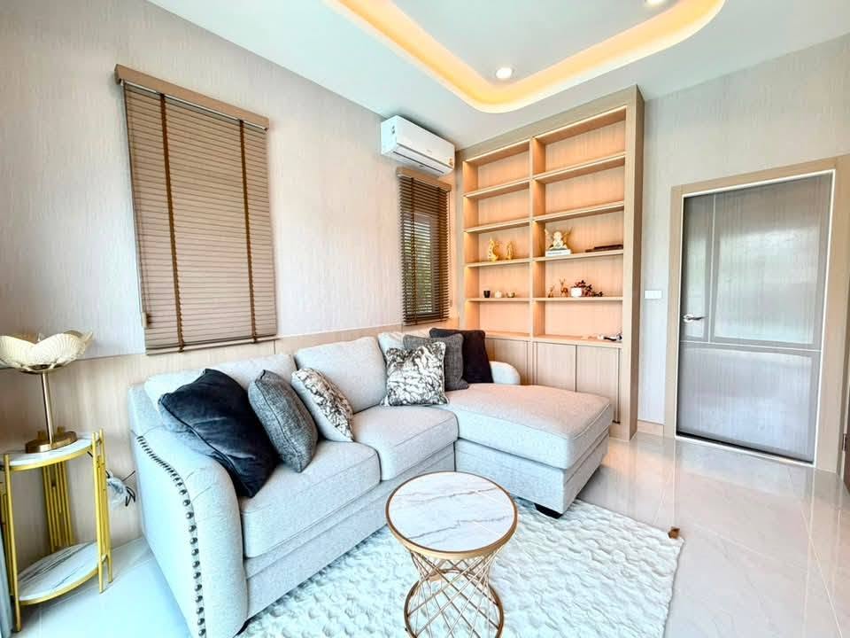 Stunning Pool Villa 4 Bed, 5 Bath 112 SQW. @ Huai Yai