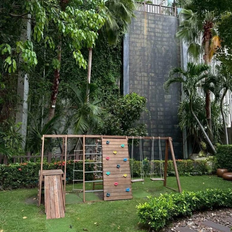 Convenient Transportation Condo 1 Bed, 1 Bath 36 SQM. @ The Riviera Wongamat Beach