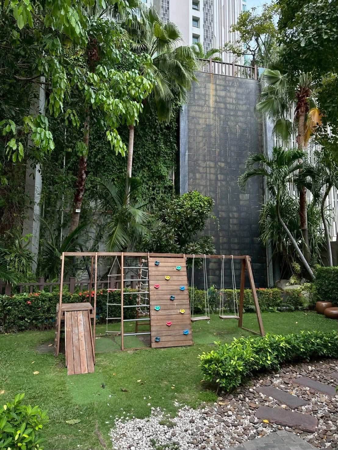 Convenient Transportation Condo 1 Bed, 1 Bath 36 SQM. @ The Riviera Wongamat Beach