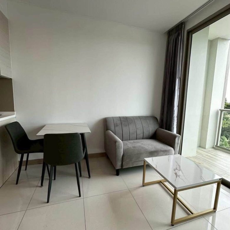 Convenient Transportation Condo 1 Bed, 1 Bath 36 SQM. @ The Riviera Wongamat Beach
