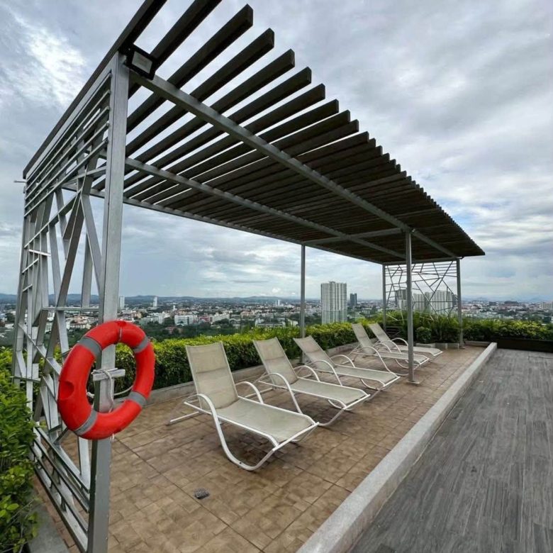 Convenient Transportation Condo 1 Bed, 1 Bath 36 SQM. @ The Riviera Wongamat Beach