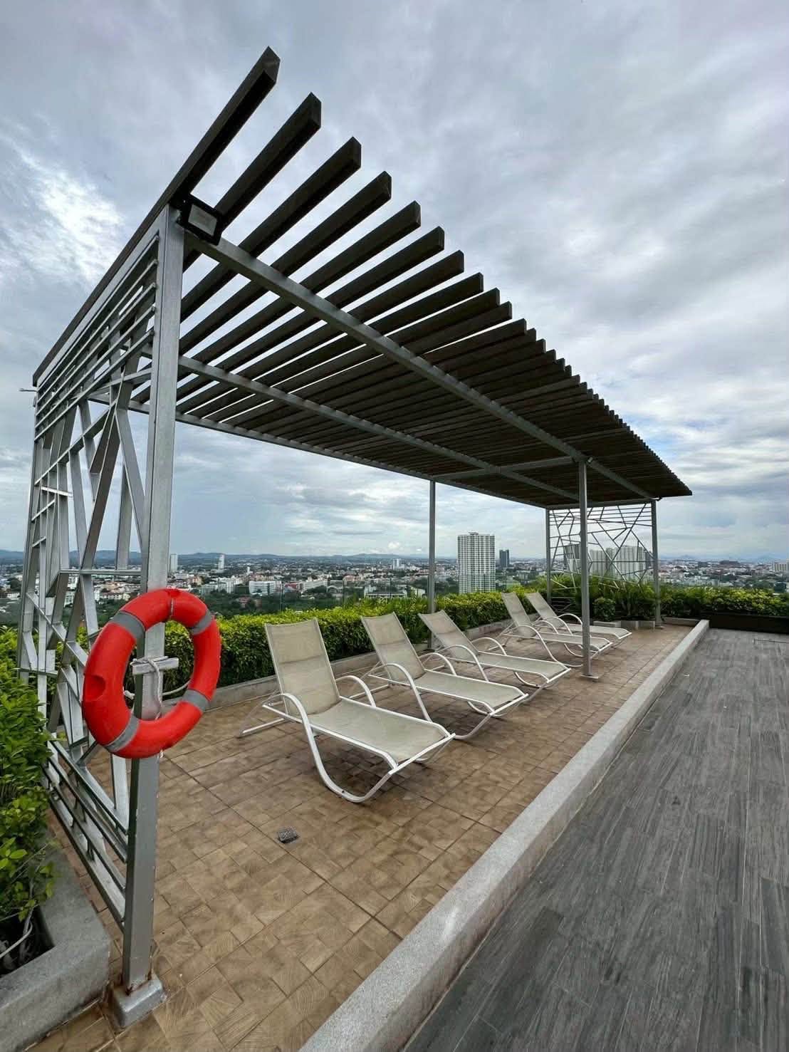 Convenient Transportation Condo 1 Bed, 1 Bath 36 SQM. @ The Riviera Wongamat Beach