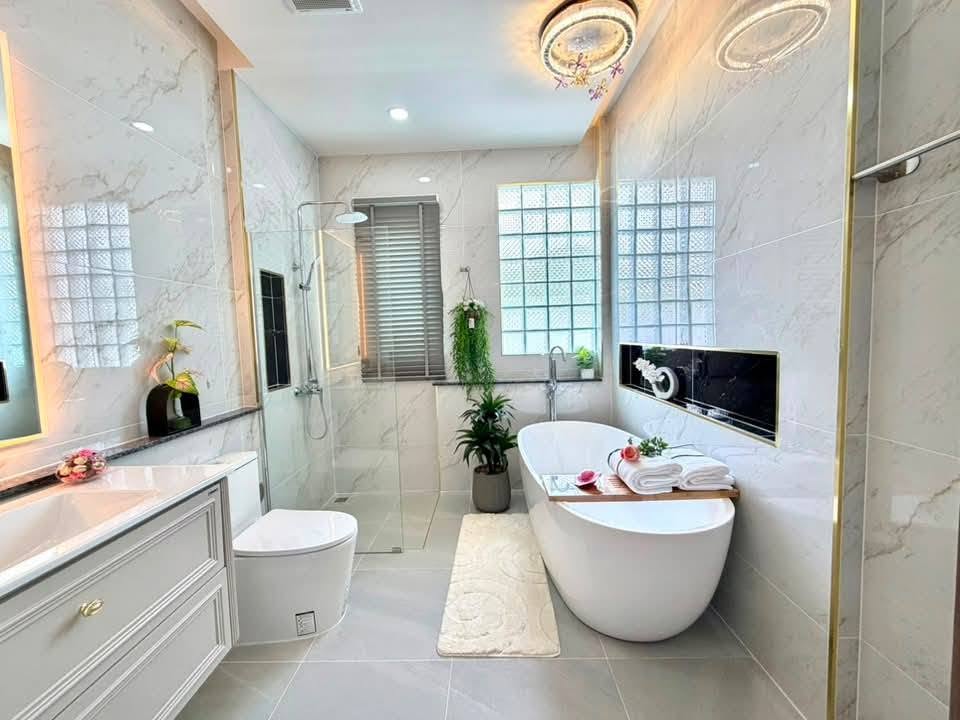 Stunning Pool Villa 4 Bed, 5 Bath 112 SQW. @ Huai Yai