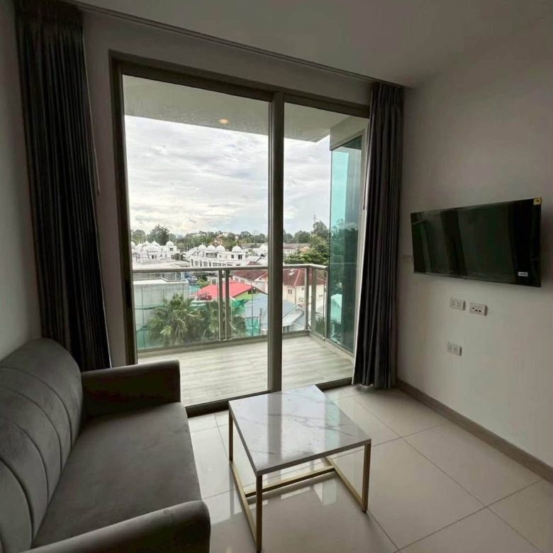 Convenient Transportation Condo 1 Bed, 1 Bath 36 SQM. @ The Riviera Wongamat Beach