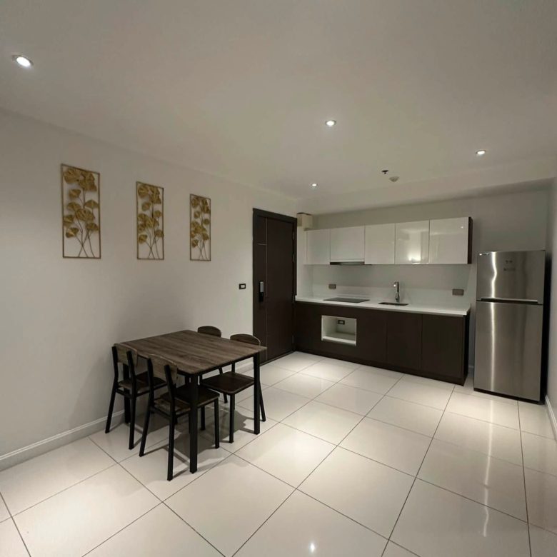 Good Location Condo 1 Bed, 1 Bath 65 SQM. @ The Point Pratamnak Condo