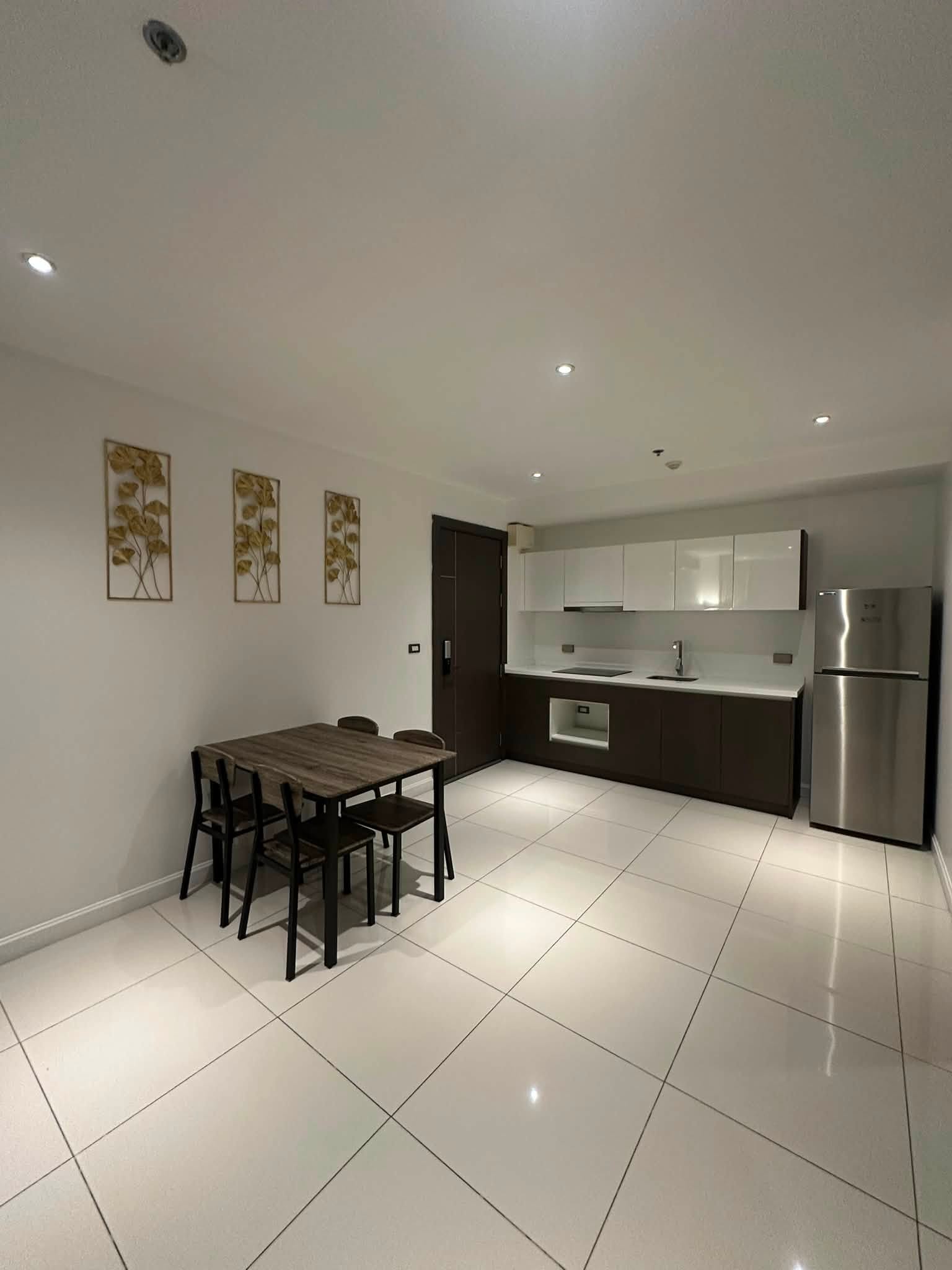 Good Location Condo 1 Bed, 1 Bath 65 SQM. @ The Point Pratamnak Condo
