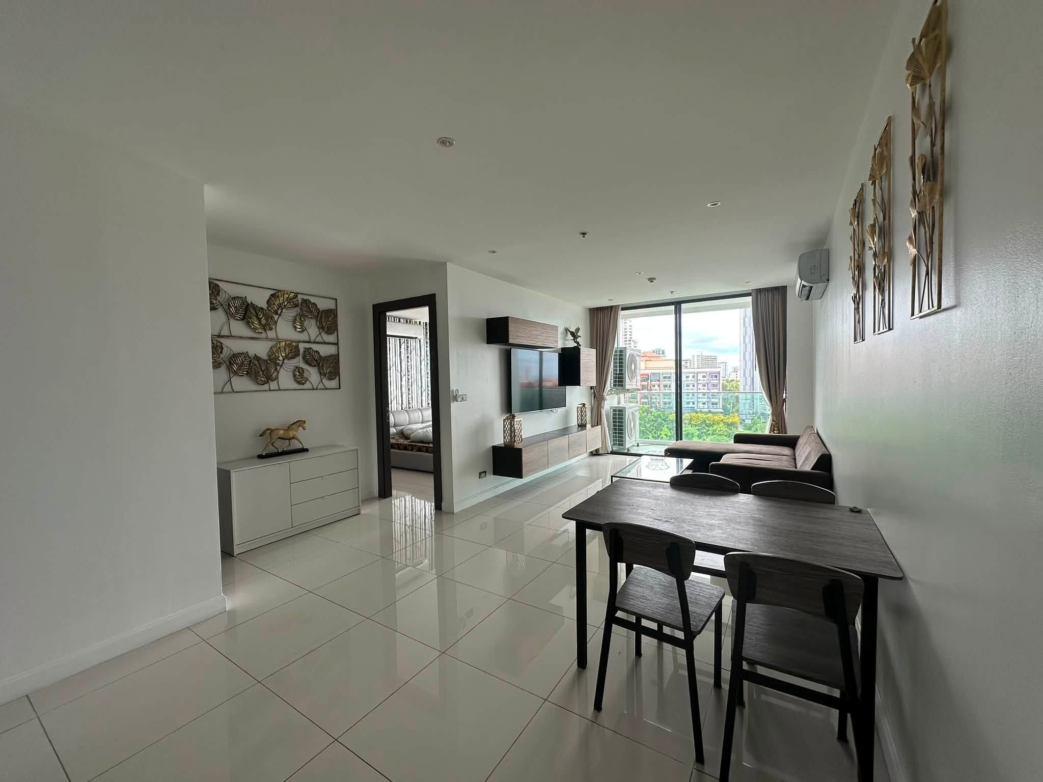 Good Location Condo 1 Bed, 1 Bath 65 SQM. @ The Point Pratamnak Condo