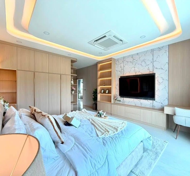 Stunning Pool Villa 4 Bed, 5 Bath 112 SQW. @ Huai Yai