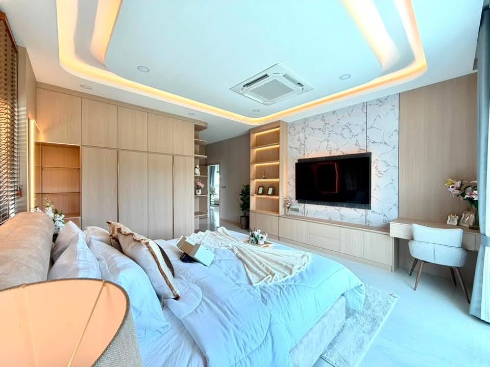 Stunning Pool Villa 4 Bed, 5 Bath 112 SQW. @ Huai Yai
