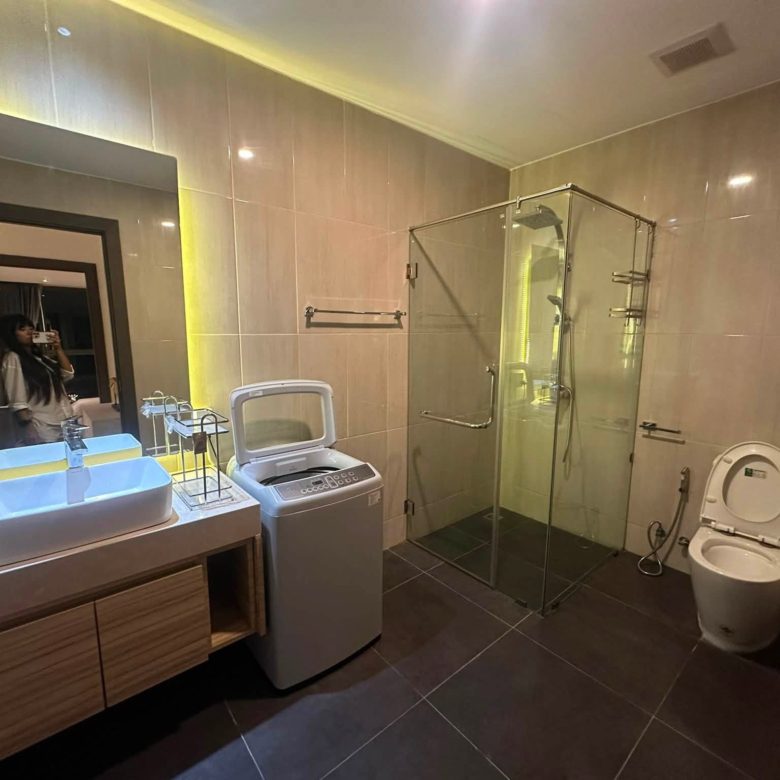 Good Location Condo 1 Bed, 1 Bath 65 SQM. @ The Point Pratamnak Condo