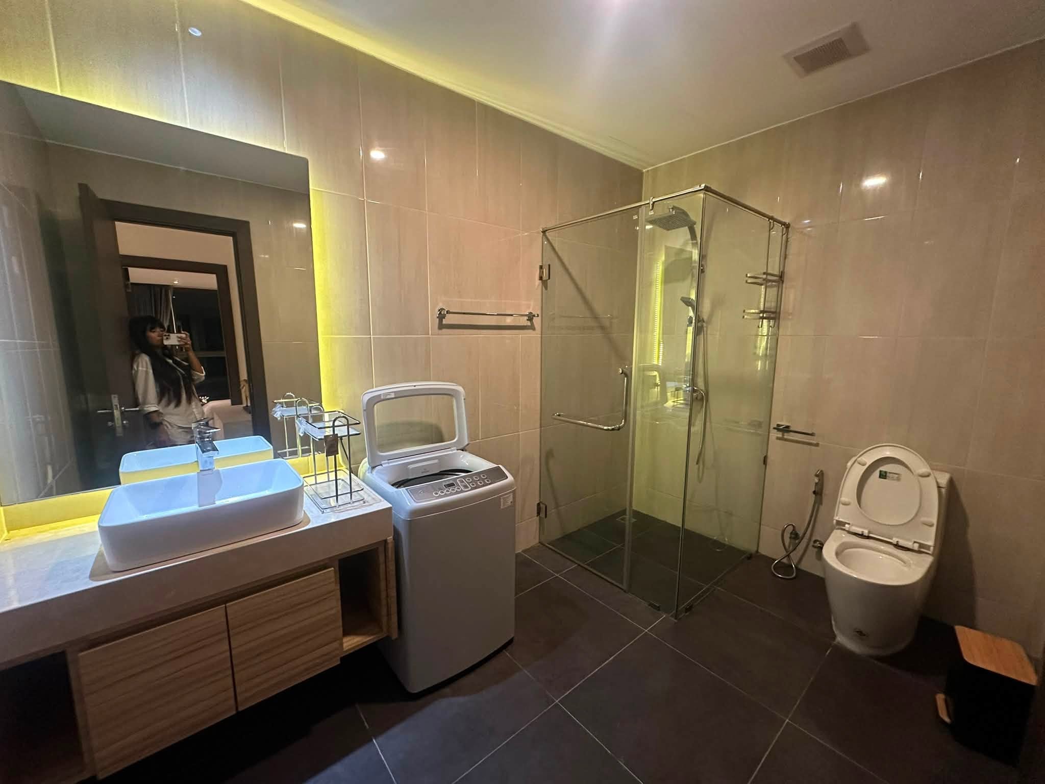 Good Location Condo 1 Bed, 1 Bath 65 SQM. @ The Point Pratamnak Condo