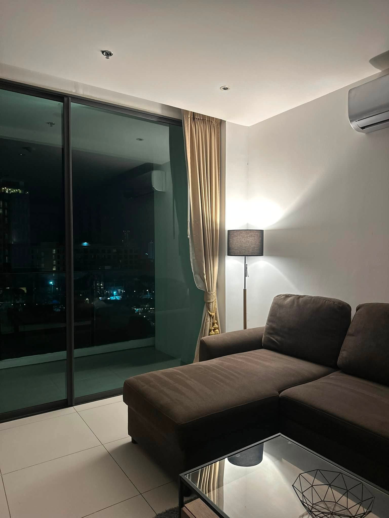 Good Location Condo 1 Bed, 1 Bath 65 SQM. @ The Point Pratamnak Condo