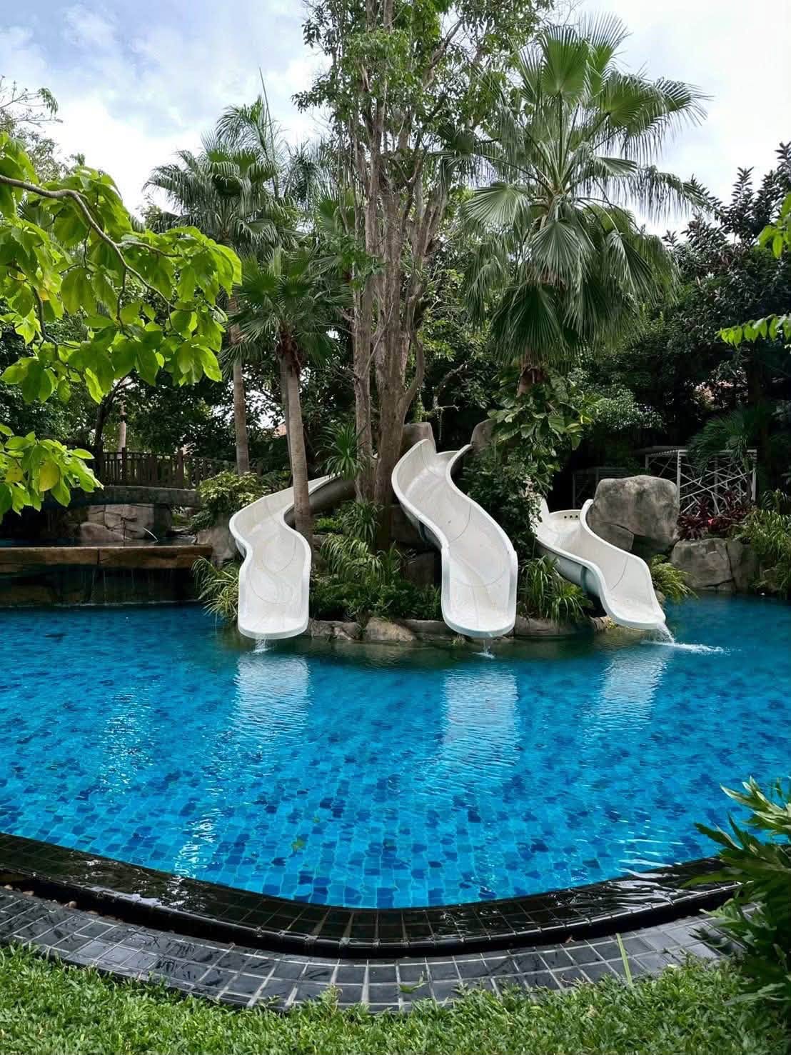 Convenient Transportation Condo 1 Bed, 1 Bath 36 SQM. @ The Riviera Wongamat Beach